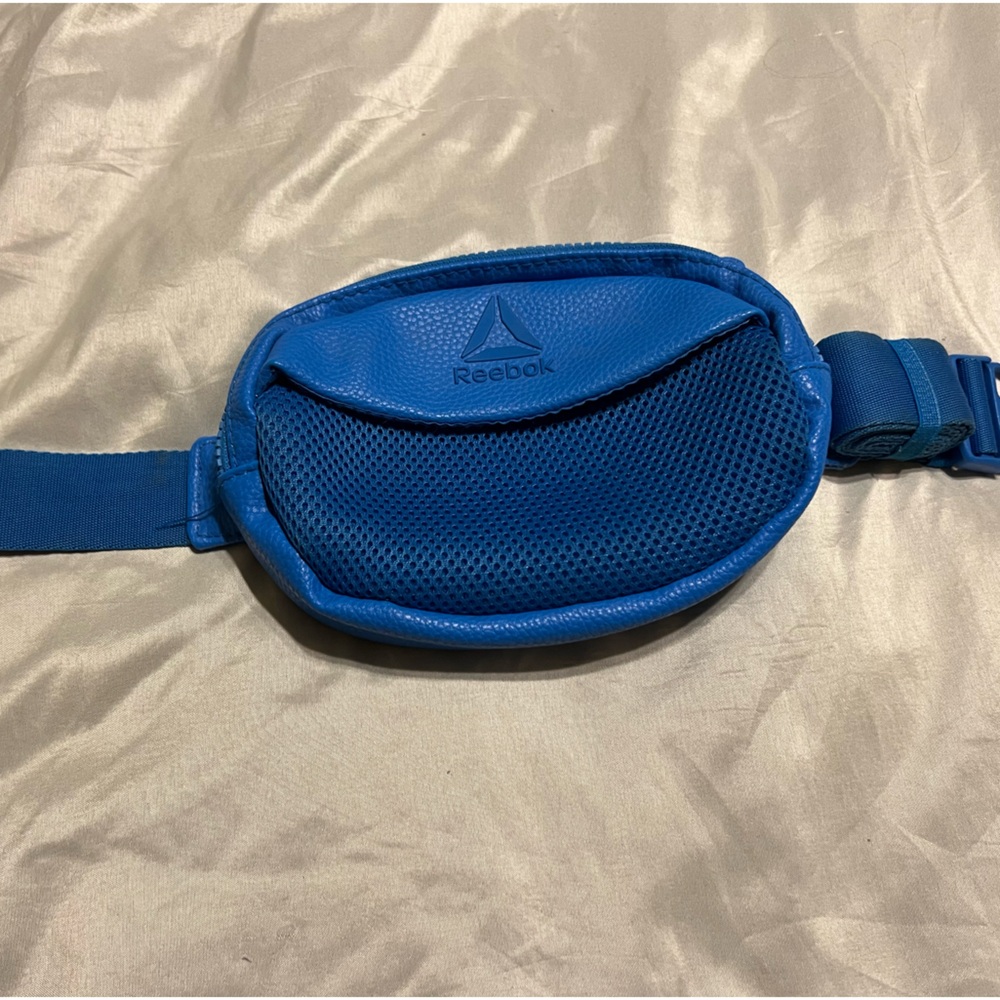 Reebok Atomic Blue Hazel Fannypack 5" X 7.5" X 1.75" Fanny Pack